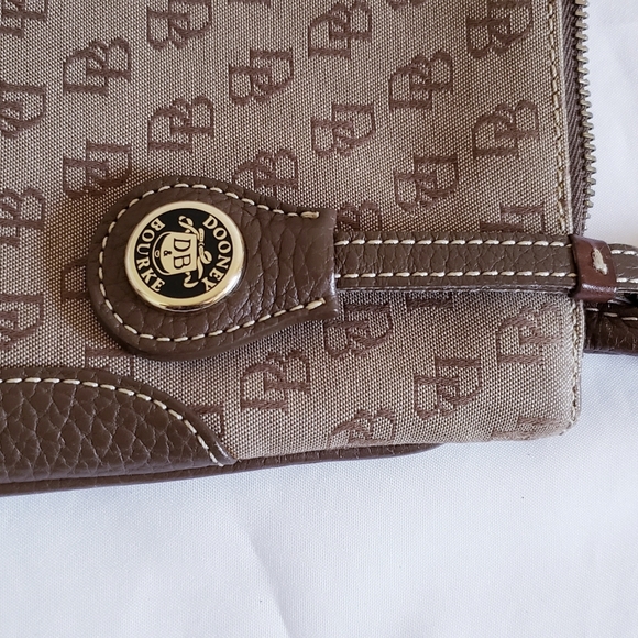 Dooney Bourke monogram flat baguette bag brown - Picture 2 of 7